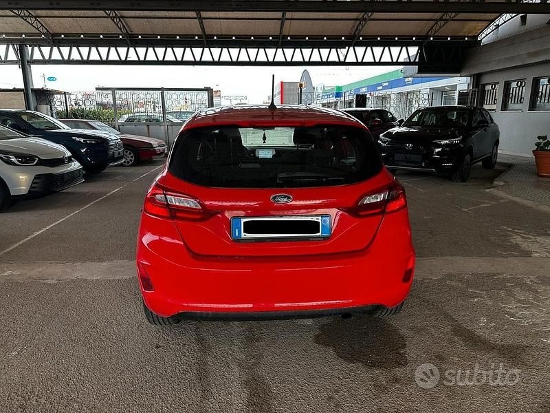 Usata Ford Fiesta 68 CV (50 kW) 2017 Rosso Utilitaria