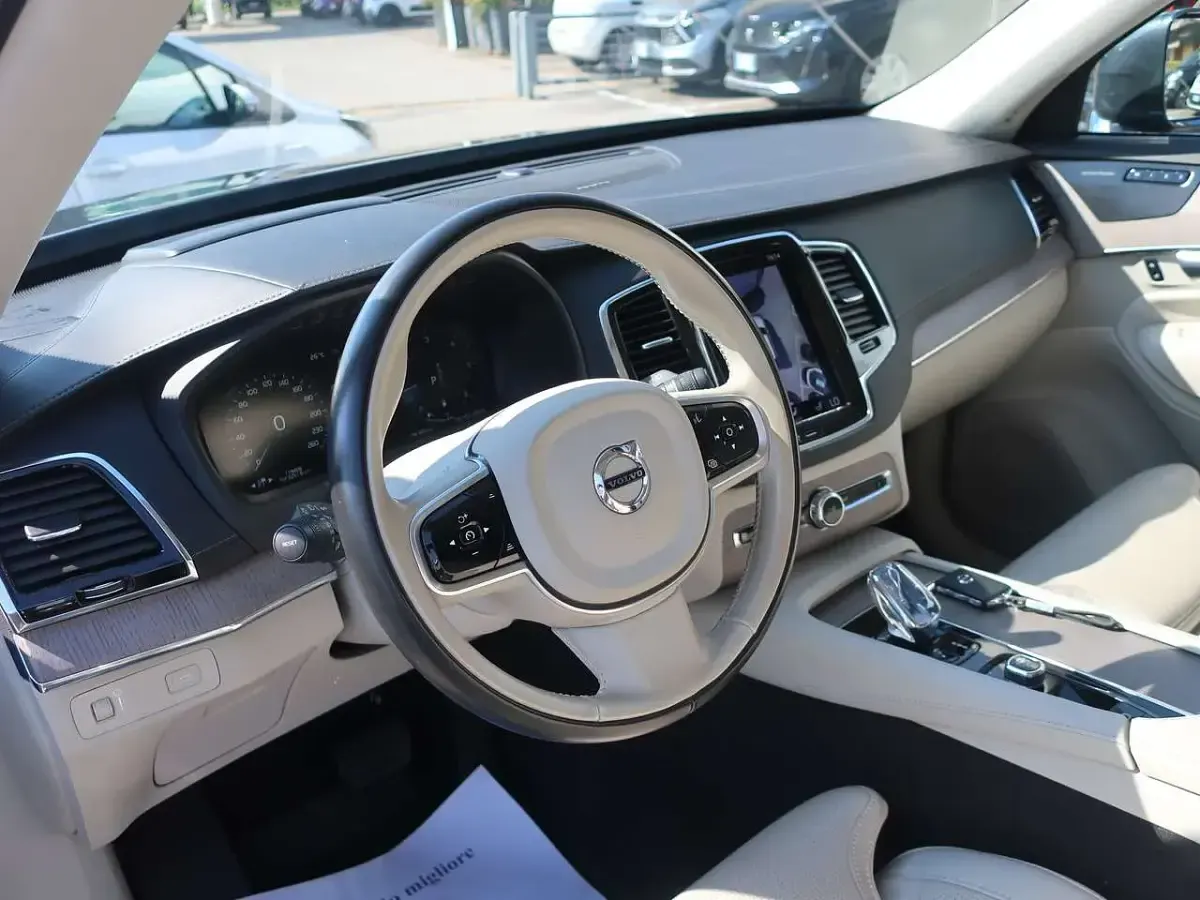 Usado Volvo XC90 Plus 235 HP (172 kW) 2023 Cinzento SUV