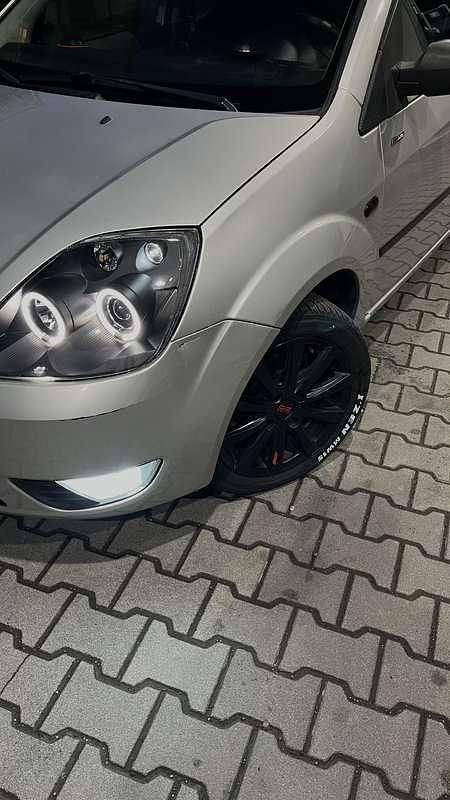 Usata Ford Fiesta Zetec 79 CV (58 kW) 2002 Berlina