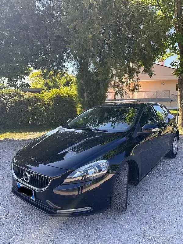 Usata Volvo V40 Momentum 120 CV (88 kW) 2017 Berlina