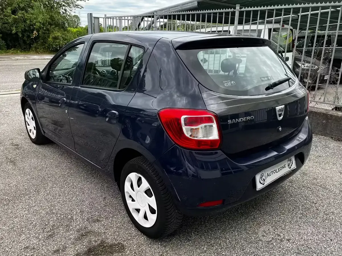 Usata Dacia Sandero Lauréate 72 CV (52 kW) 2014 Bluazzurro Berlina