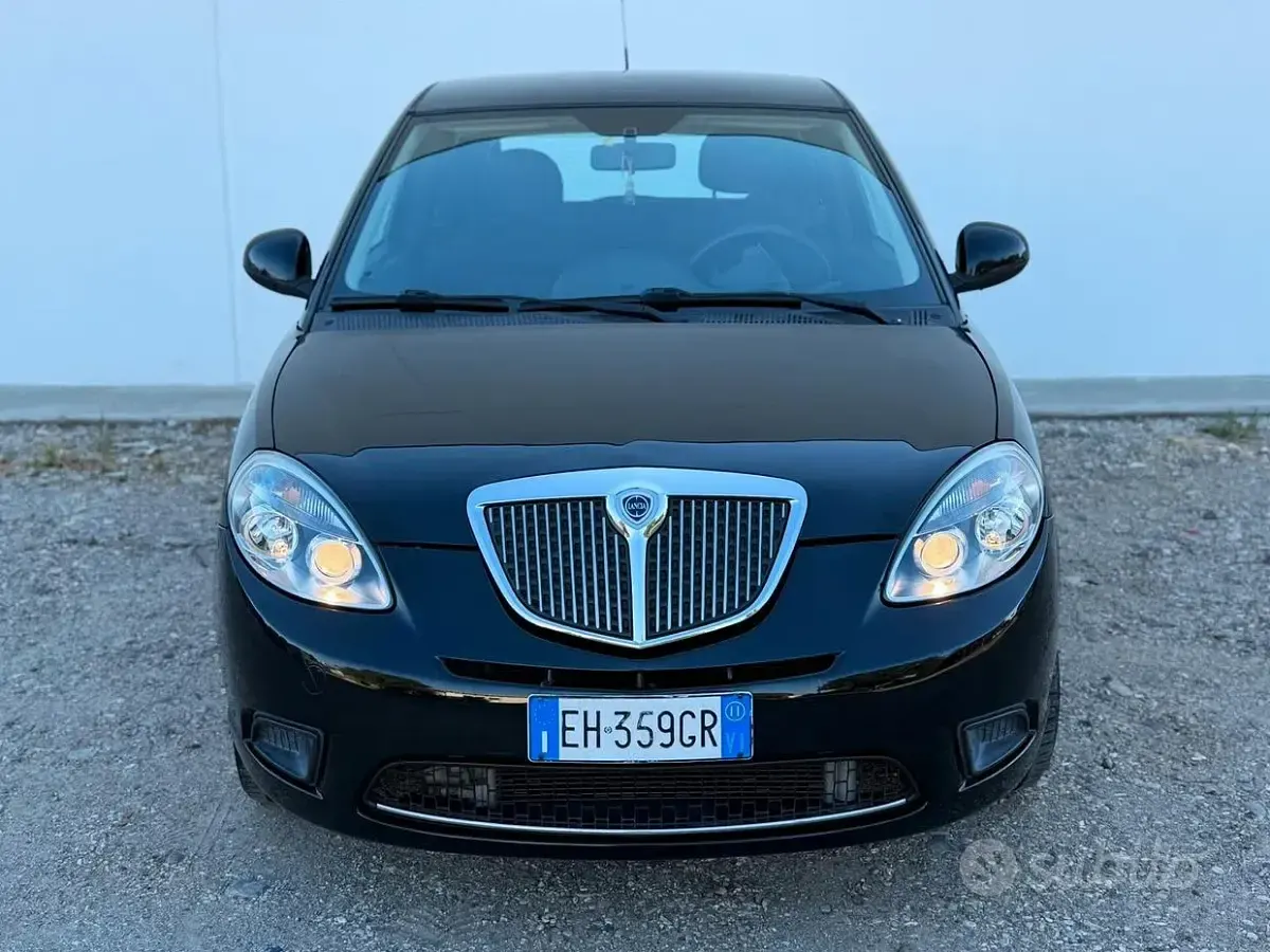 Usata Lancia Ypsilon 69 CV (50 kW) 2011 Nero Utilitaria