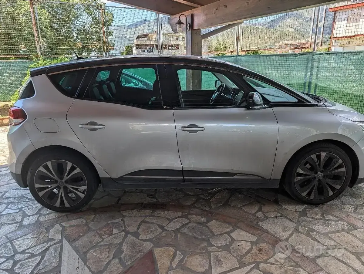 Usata Renault Scenic E-Tech 110 CV (80 kW) 2017 Grigio Monovolume