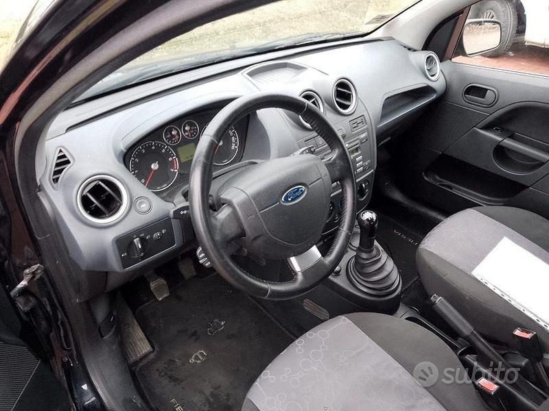 Usata Ford Fiesta 75 CV (55 kW) 2007 Nero Berlina