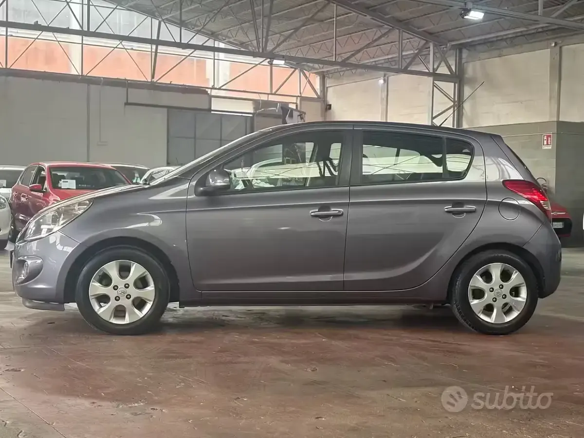 Usata Hyundai i20 Edition 78 CV (57 kW) 2012 Grigio Utilitaria