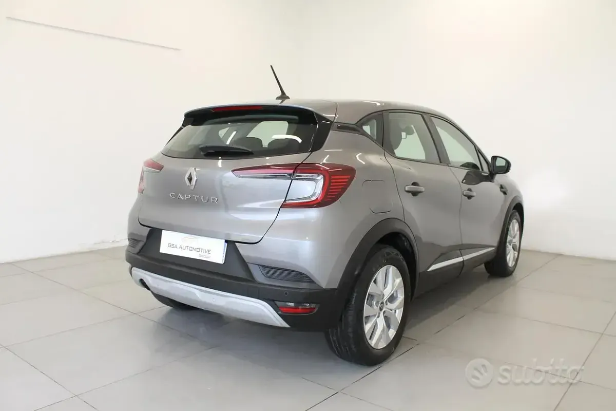 Usata Renault Captur Intens 95 CV (69 kW) 2021 Grigio SUV