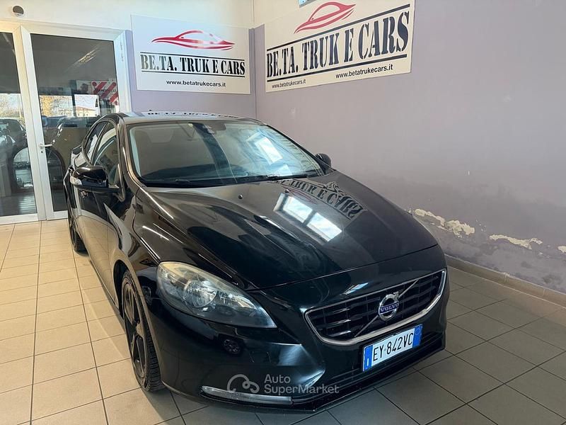 Usata Volvo V40 120 CV (88 kW) 2015 Nero Berlina