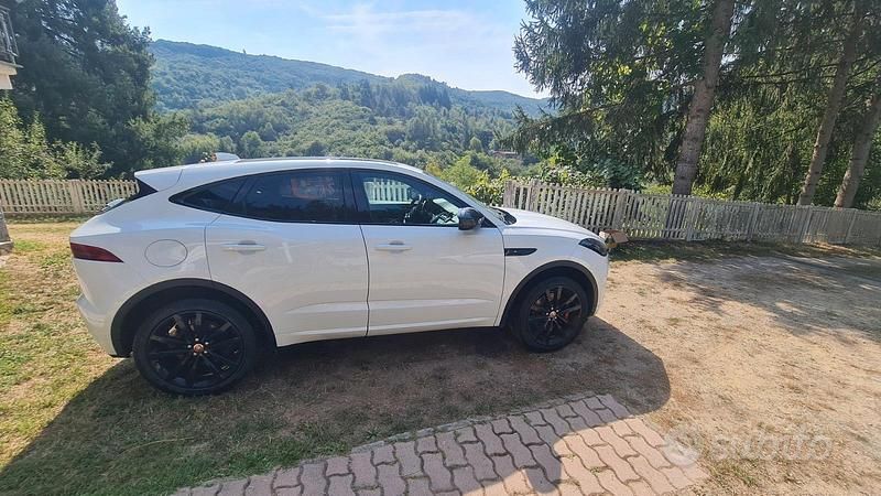 Usata Jaguar E-Pace R-Dynamic 150 CV (110 kW) 2019 Bianco SUV