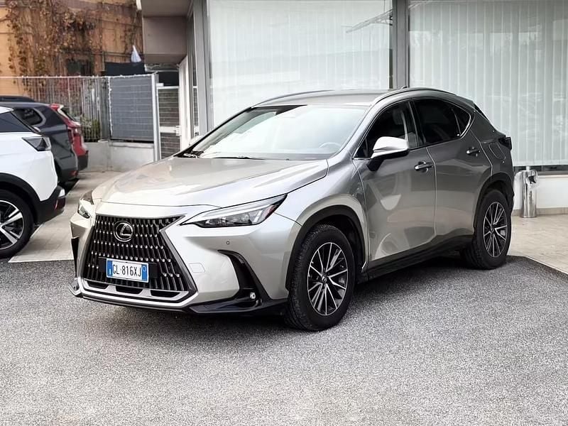 Usata Lexus NX350h 190 CV (139 kW) 2022 Grigio SUV