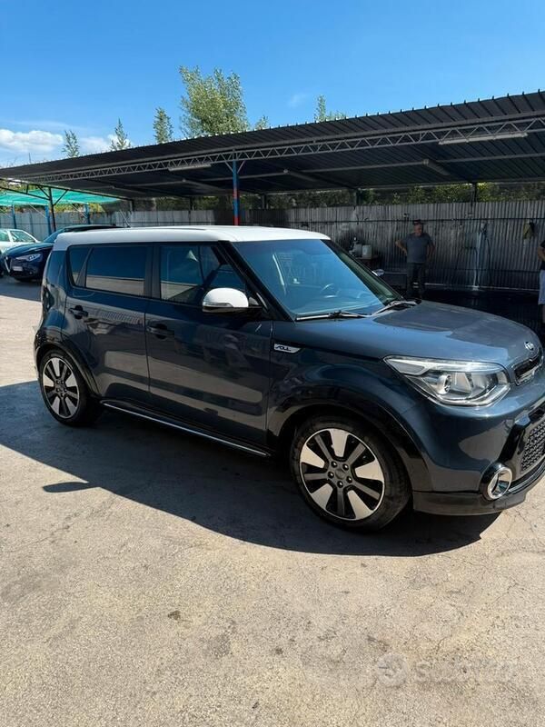 Usata Kia Carens 2014 Nero Monovolume