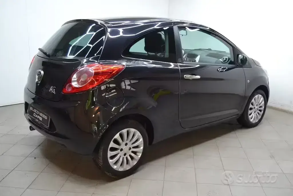 Usata Ford Ka Plus 69 CV (50 kW) 2011 Nero Utilitaria