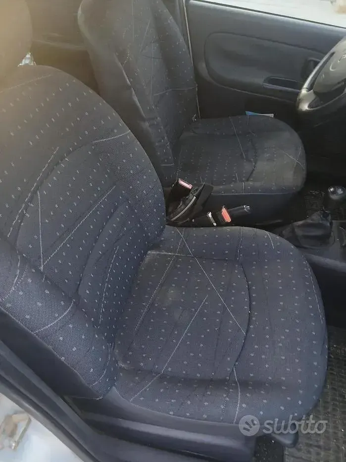 Usata Renault Clio 58 CV (42 kW) 2003 Grigio Utilitaria