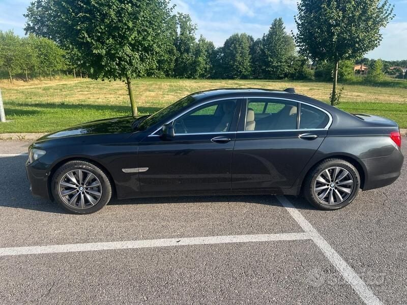 Usata BMW 730 Comfort Edition 258 CV (189 kW) 2012 Nero Berlina