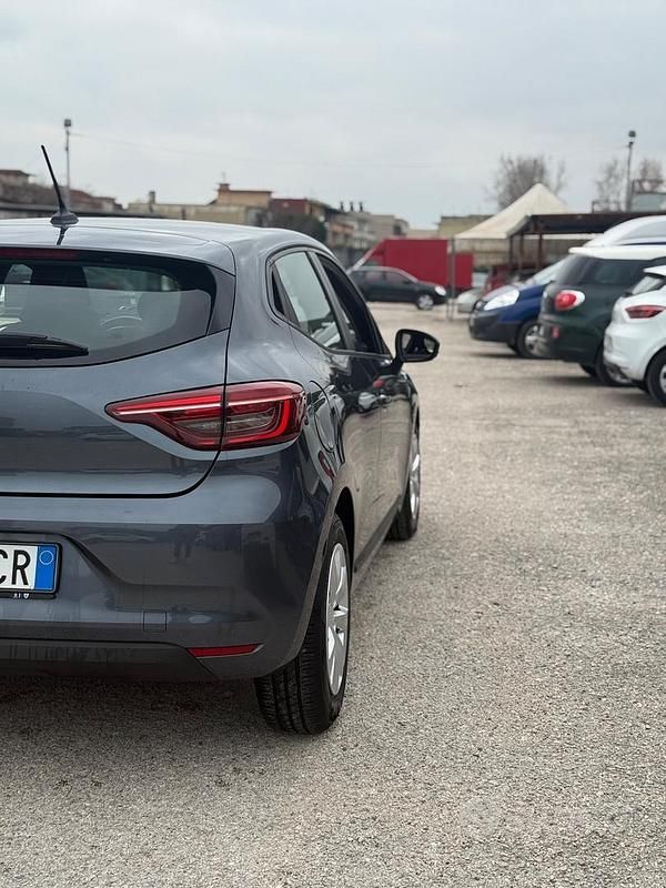 Usata Renault Clio V Intens 101 CV (74 kW) 2021 Grigio Berlina