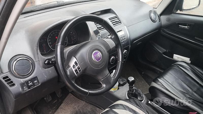 Usata Fiat Sedici 130 CV (95 kW) 2008 Nero SUV