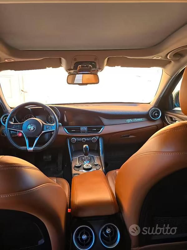 Usata Alfa Romeo Giulia 180 CV (132 kW) 2017 Blu Berlina