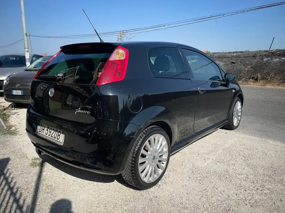 Usata Fiat Grande Punto Dynamic 95 CV (69 kW) 2007 Nero Utilitaria