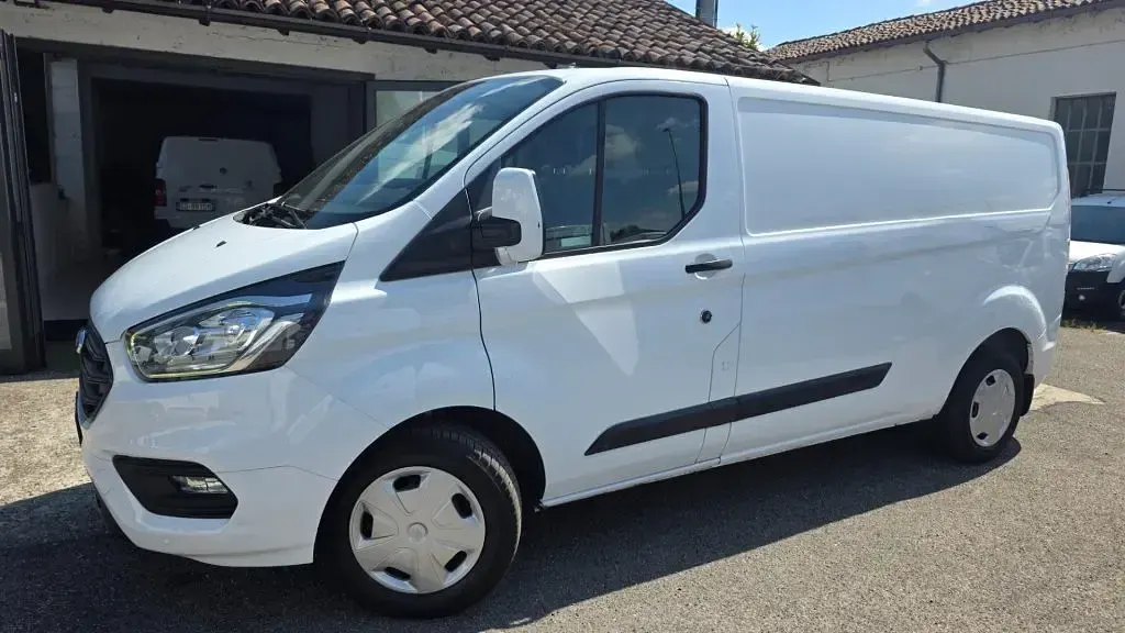 Usata Ford Transit Custom Trend 131 CV (96 kW) 2021 Bianco / pastello Berlina