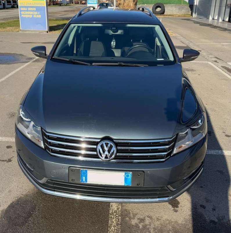 Grigio Usata 2011 VW Passat Comfortline Station wagon | 6300 € (Buon prezzo) - Immagine 1/3