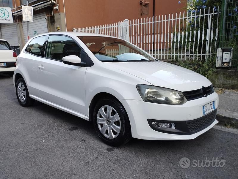 Bianco Usata 2012 VW Polo Trendline Tre volumi | 1900 € (Super prezzo) - Immagine 1/4