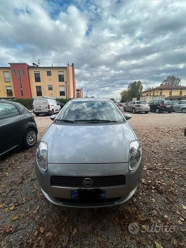 Usata Fiat Grande Punto 65 CV (47 kW) 2005 Grigio Utilitaria