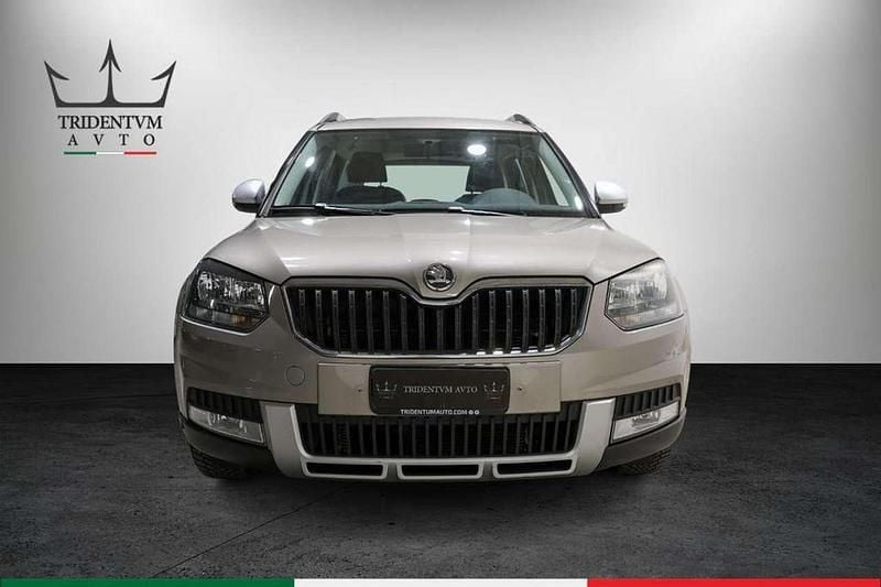 Usata Skoda Yeti Outdoor Elegance 110 CV (80 kW) 2014 Grigio SUV