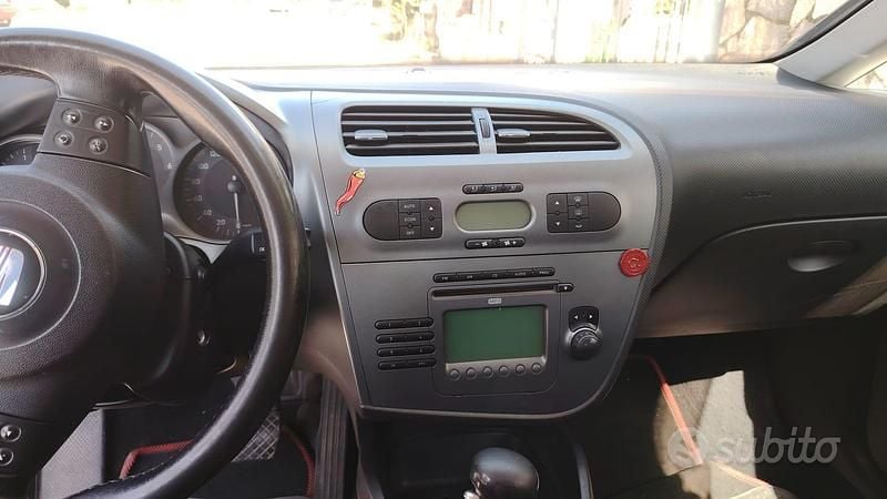 Usata Seat Leon Stylance 140 CV (102 kW) 2007 Grigio Utilitaria