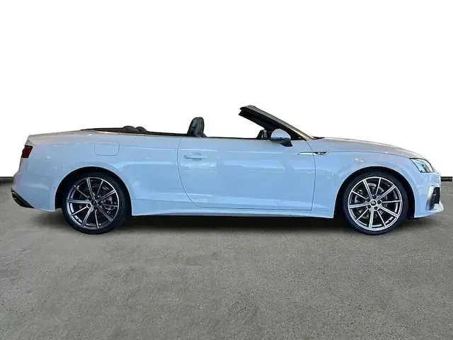 Usata Audi A5 Cabriolet S-Line 163 CV (119 kW) 2024 Bianco ghiaccio metallizzato Cabrio