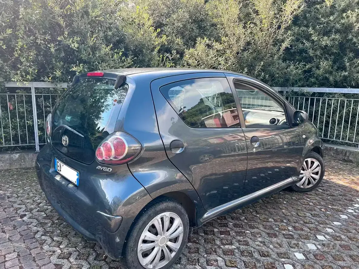 Usata Toyota Aygo 68 CV (50 kW) 2010 Grigio Utilitaria