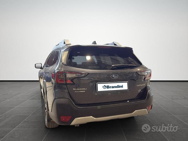Usata Subaru Outback Premium 169 CV (124 kW) 2024 Grigio Station wagon