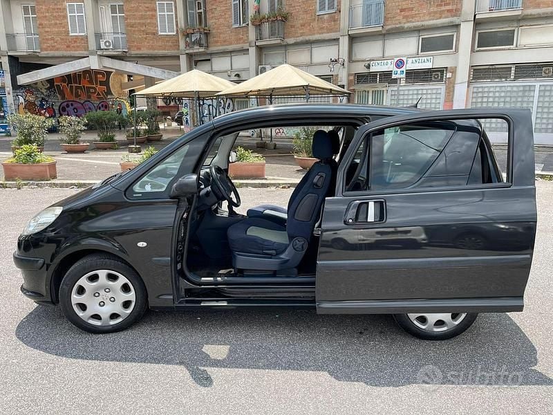 Usata Peugeot 1007 68 CV (50 kW) 2008 Nero Monovolume