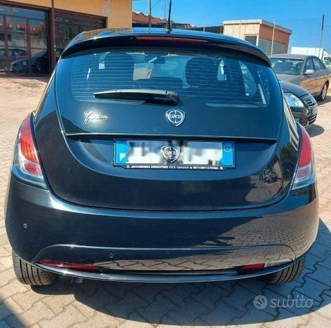 Usata Lancia Ypsilon 95 CV (69 kW) 2017 Nero Utilitaria