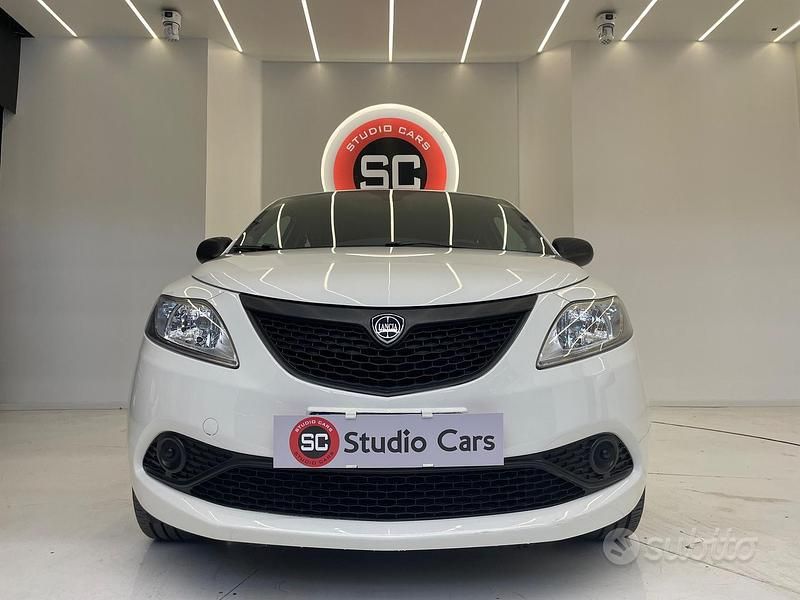 Usata Lancia Ypsilon Silver 69 CV (50 kW) 2020 Bianco Utilitaria