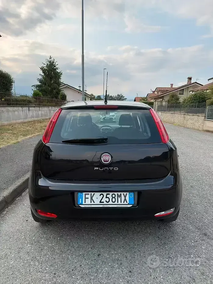 Usata Fiat Punto 95 CV (69 kW) 2017 Nero Utilitaria