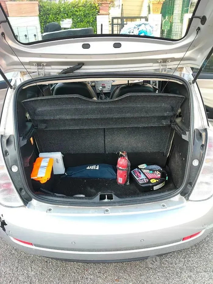 Usata Lancia Ypsilon 69 CV (50 kW) 2009 Grigio Utilitaria