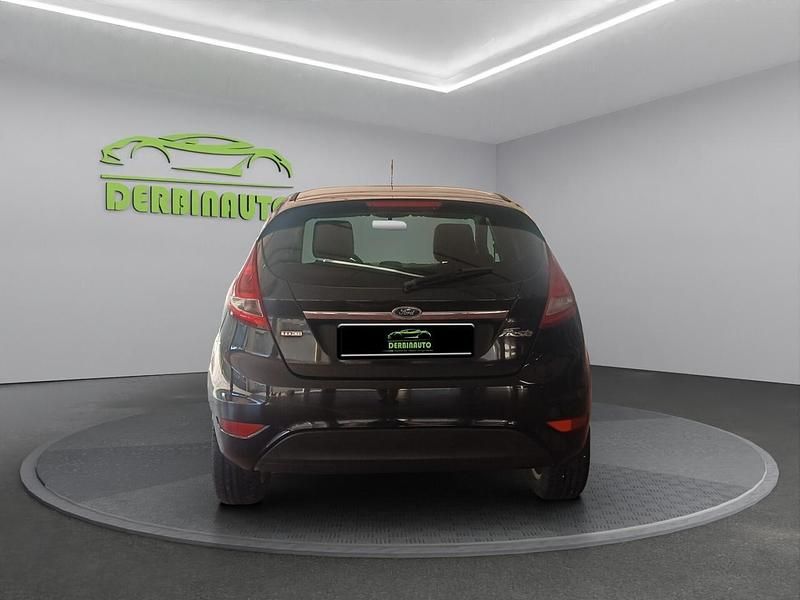 Usata Ford Fiesta 95 CV (69 kW) 2011 Nero Utilitaria