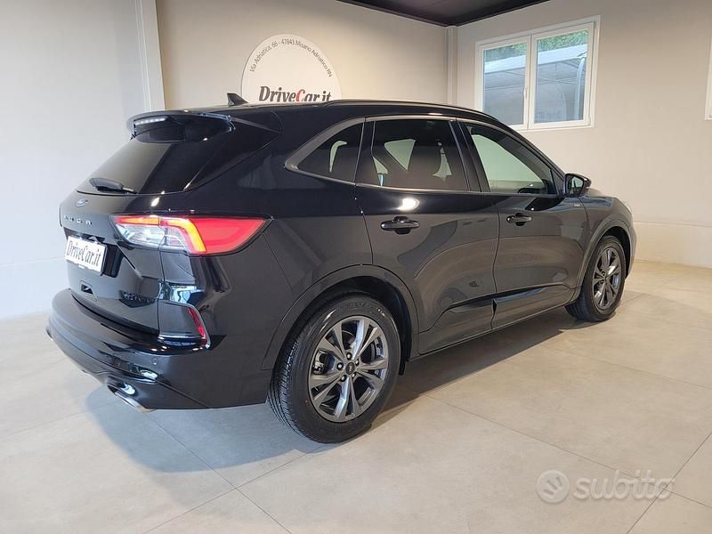 Usata Ford Kuga ST-Line 120 CV (88 kW) 2024 Nero SUV