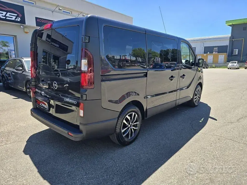 Usata Opel Vivaro 125 CV (91 kW) 2018 Nero Monovolume