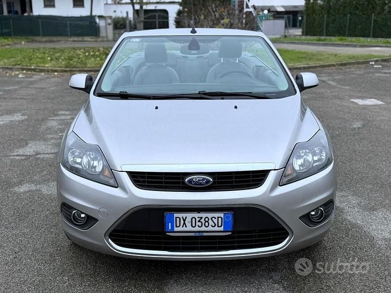 Usata Ford Focus Cabriolet 136 CV (100 kW) 2009 Grigio Cabrio