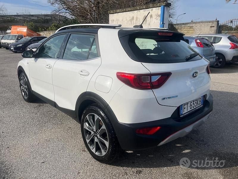 Usata Kia Stonic Style 100 CV (73 kW) 2019 Bianco SUV