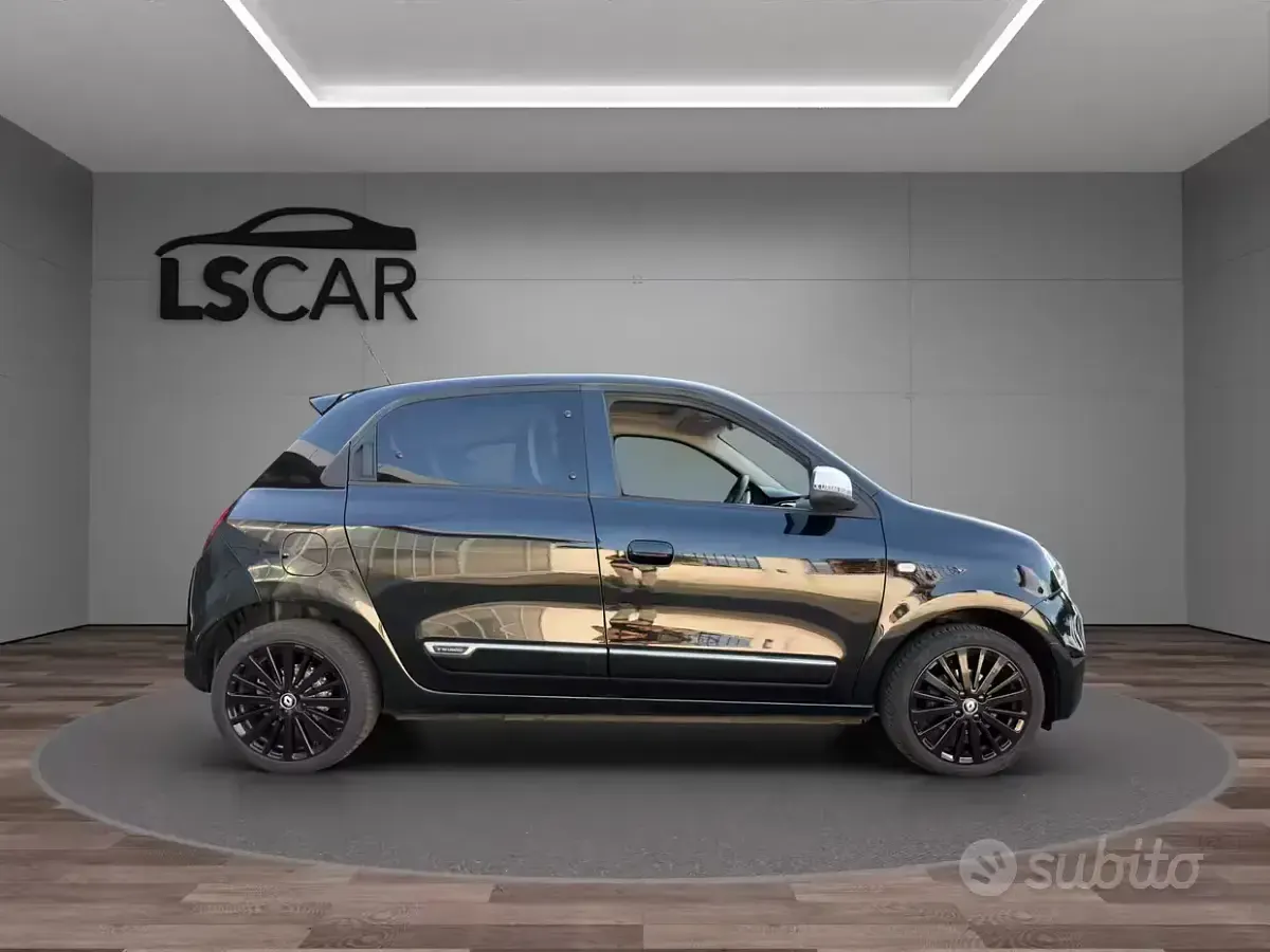 Usata Renault Twingo Urban Night 65 CV (47 kW) 2022 Nero Utilitaria
