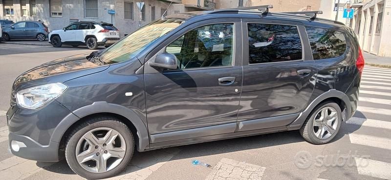 Grigio Usata 2021 Dacia Lodgy Stepway Monovolume | 10.500 € (Buon prezzo) - Immagine 1/4