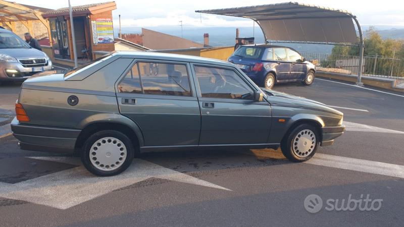 Usato 1986 Alfa Romeo 75 Benzin (6.000 €)