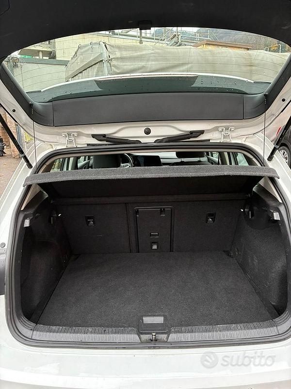 Begagnad VW Golf VIII 2020 Vit Sedan