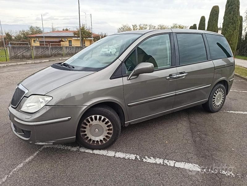 Usata Lancia Phedra 137 CV (100 kW) 2007 Grigio Monovolume