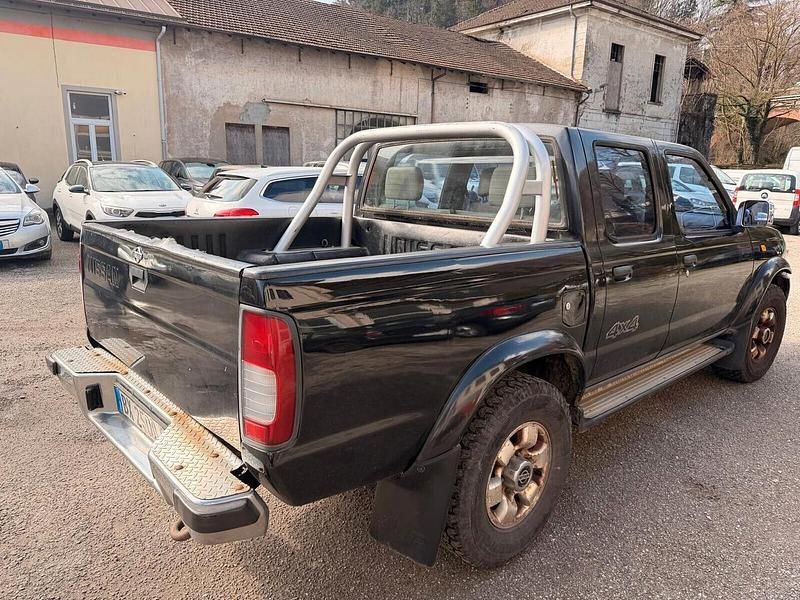Usata Nissan Navara 103 CV (75 kW) 2001 Nero Pick-up