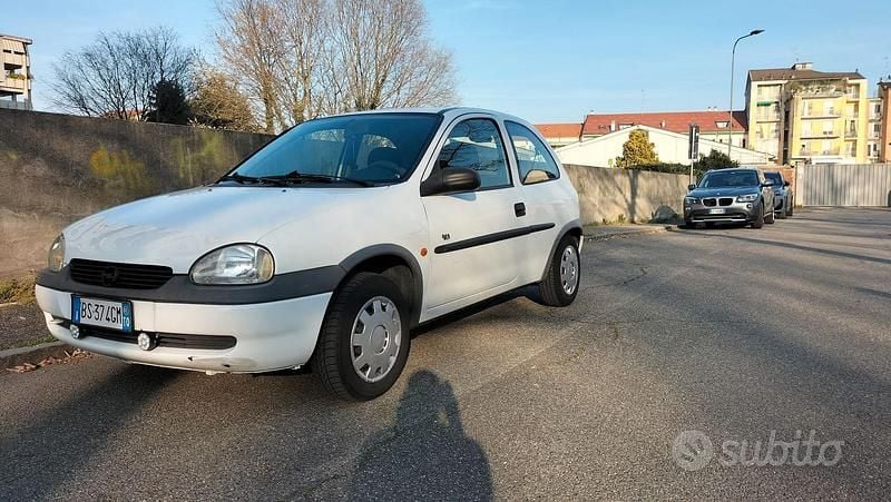 Usata Opel Corsa Sport 58 CV (42 kW) 2001 Bianco Utilitaria