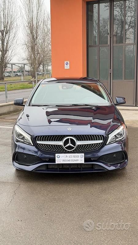 Usata Mercedes CLA220 Premium 176 CV (129 kW) 2017 Blu Berlina