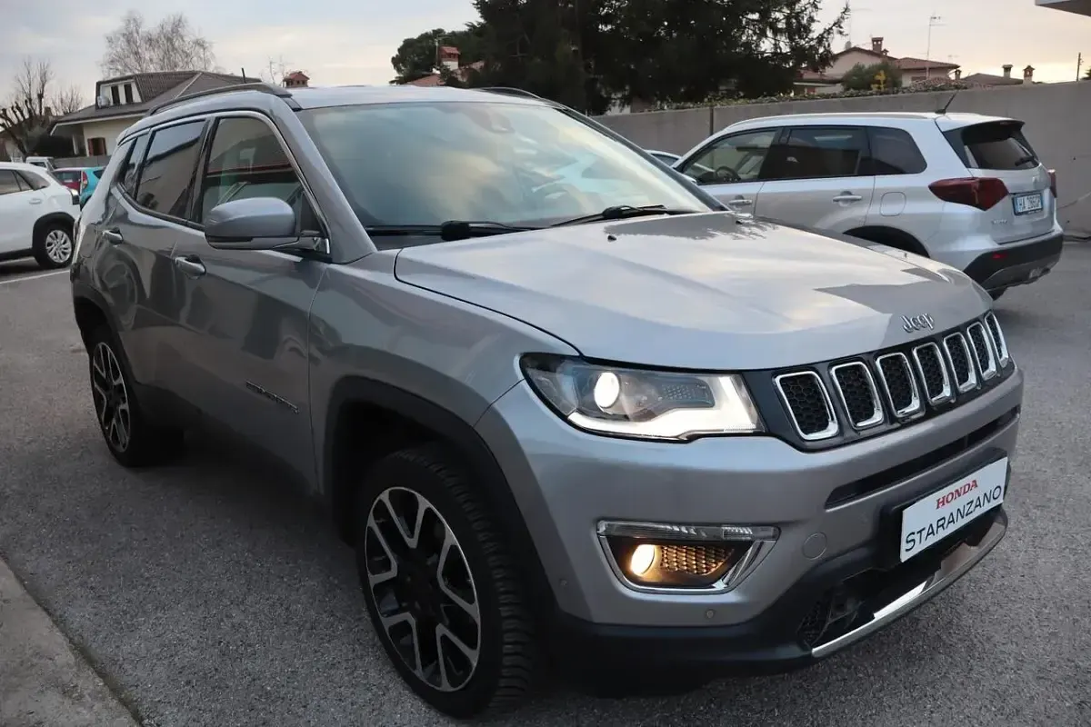 Usata Jeep Compass Limited 140 CV (102 kW) 2018 Argento SUV