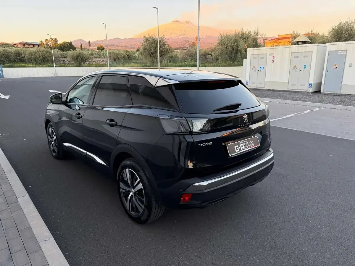 Usata Peugeot 3008 Allure 131 CV (96 kW) 2022 Nero SUV